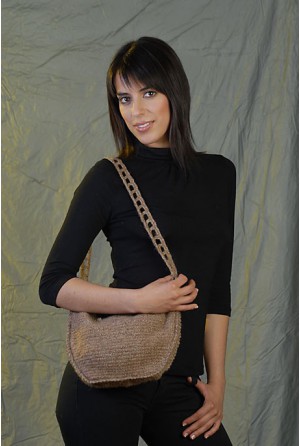 Knitted bag with stretcher
