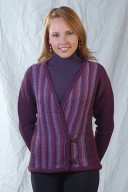 Thick coat with striped V-formed neck